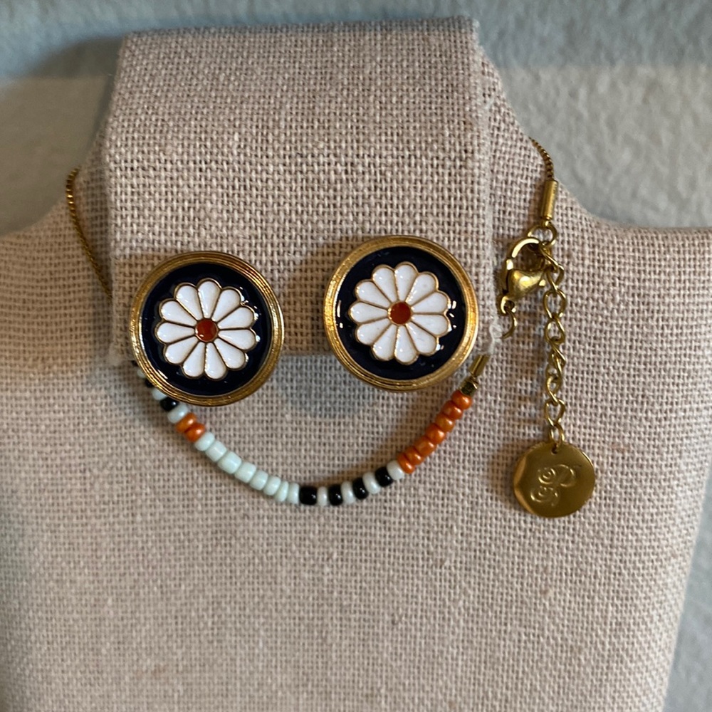 New Daisy Post Earrings & Beaded Bracelet - Ensley